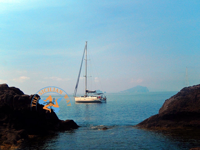 Itinerario in barca a vela alla scoperta delle Isole Eolie (Sicilia)