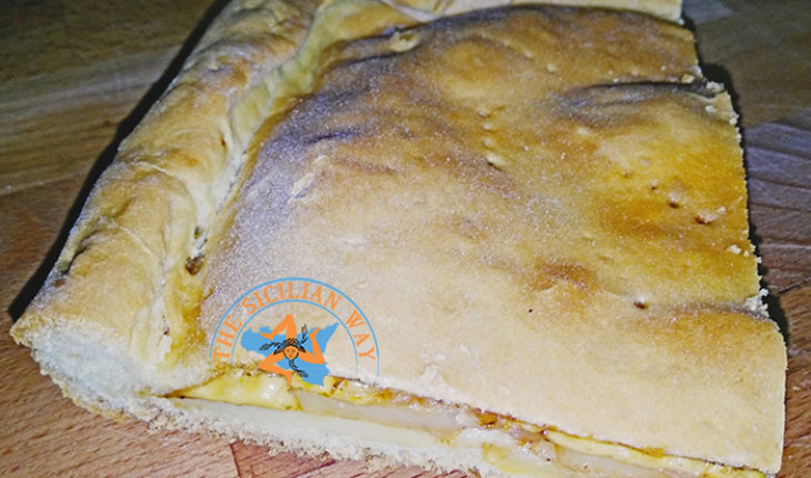 Scacciata Schiacciata (o “scacciata”) siciliana: la ricetta catanese con patate ...